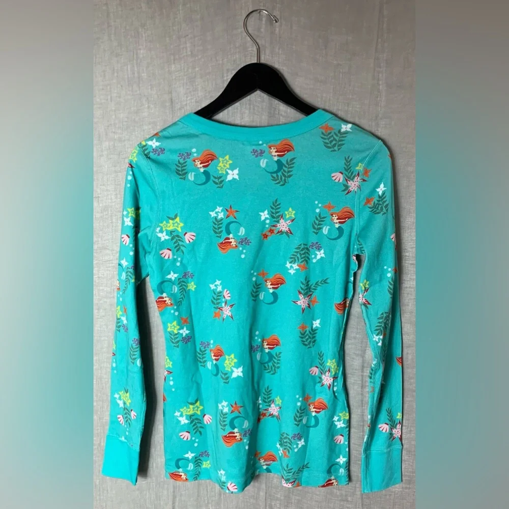 hanna andersson x disney • women’s little mermaid ariel print pajama top m